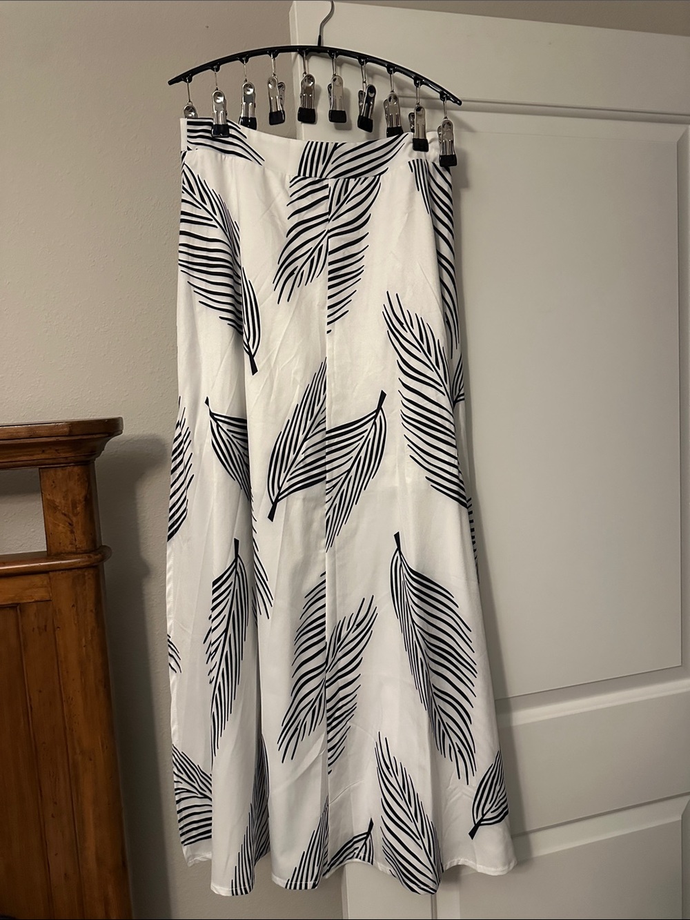 White and Black Leaf-Print Maxi Skirt